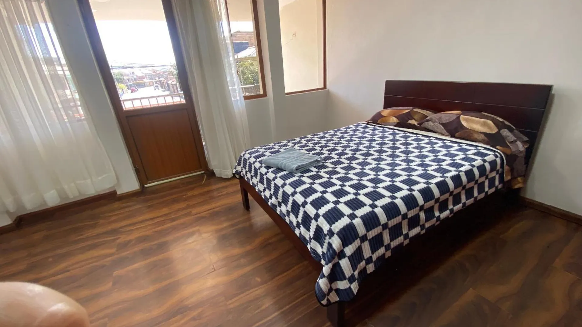 Departamento Gigante De 4 Dormitorios Para 10 Huespedes En El Centro Historico III Cuenca